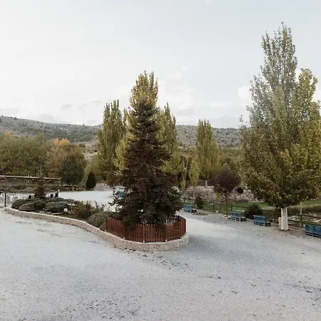 CASERIO INAZARES - CASAS DE MONTAÑA CON CHIMENEA Y NIEVe-3
